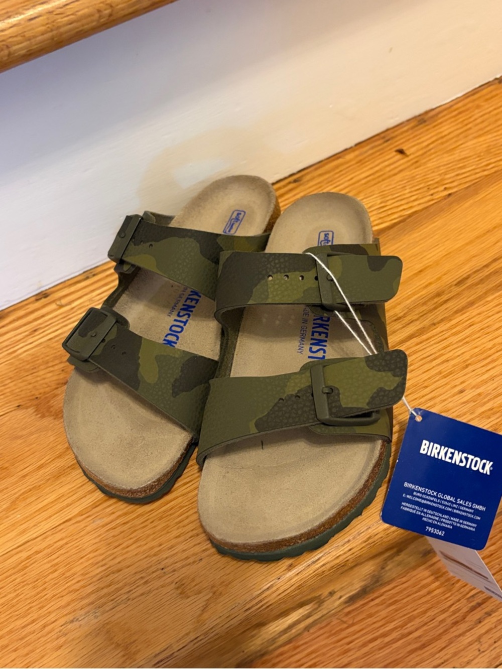 Birkenstock Kids Camo Two-Strap Arizona Sandals in Olive size 35 (NWT)